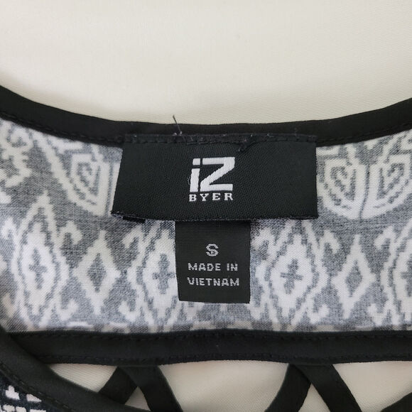 Iz Byer Shirt Women Small Black White Tank Top Geometric Scoop Neck Strappy Back - Picture 7 of 10